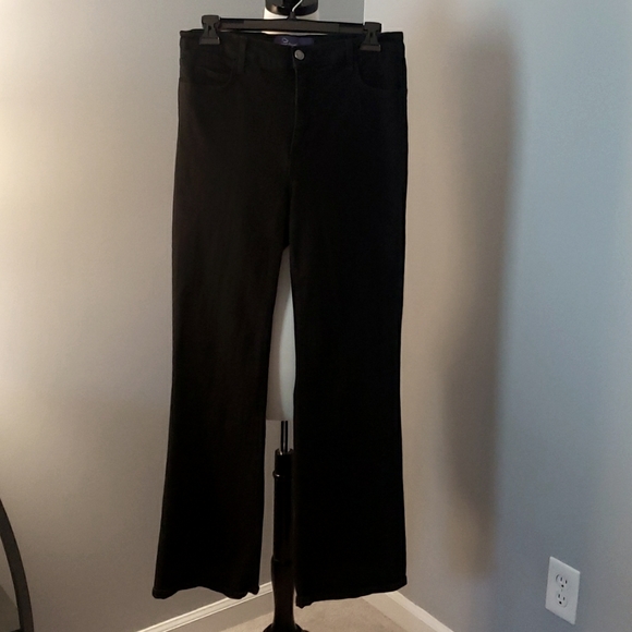 NYDJ BLACK JEANS BOOT CUT LIFT & TUCK SIZE 8 - Picture 1 of 7
